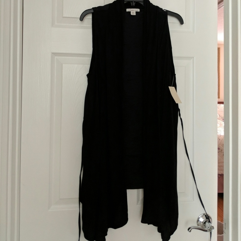 Women's black sleeveless tunic